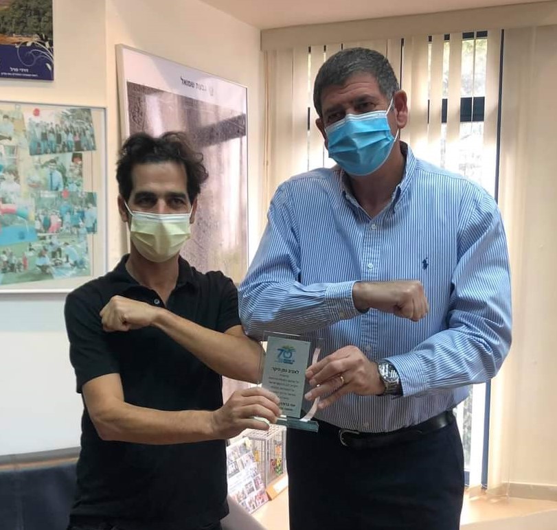 ראש העיר יוסי ברודני והזמר אביב גפן