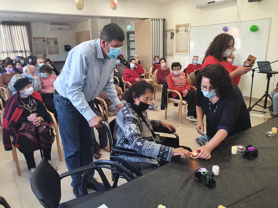 טקס מרגש במעמד ראש העיר יוסי ברודני וניצולי שואה תושבי העיר