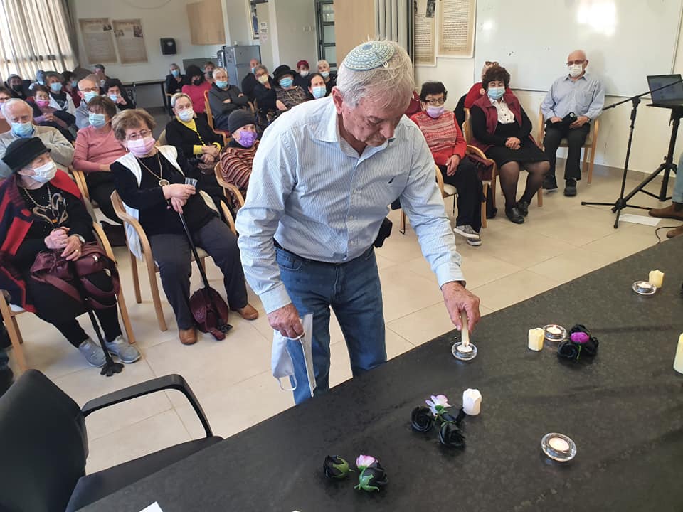 טקס מרגש במעמד ראש העיר יוסי ברודני וניצולי שואה תושבי העיר