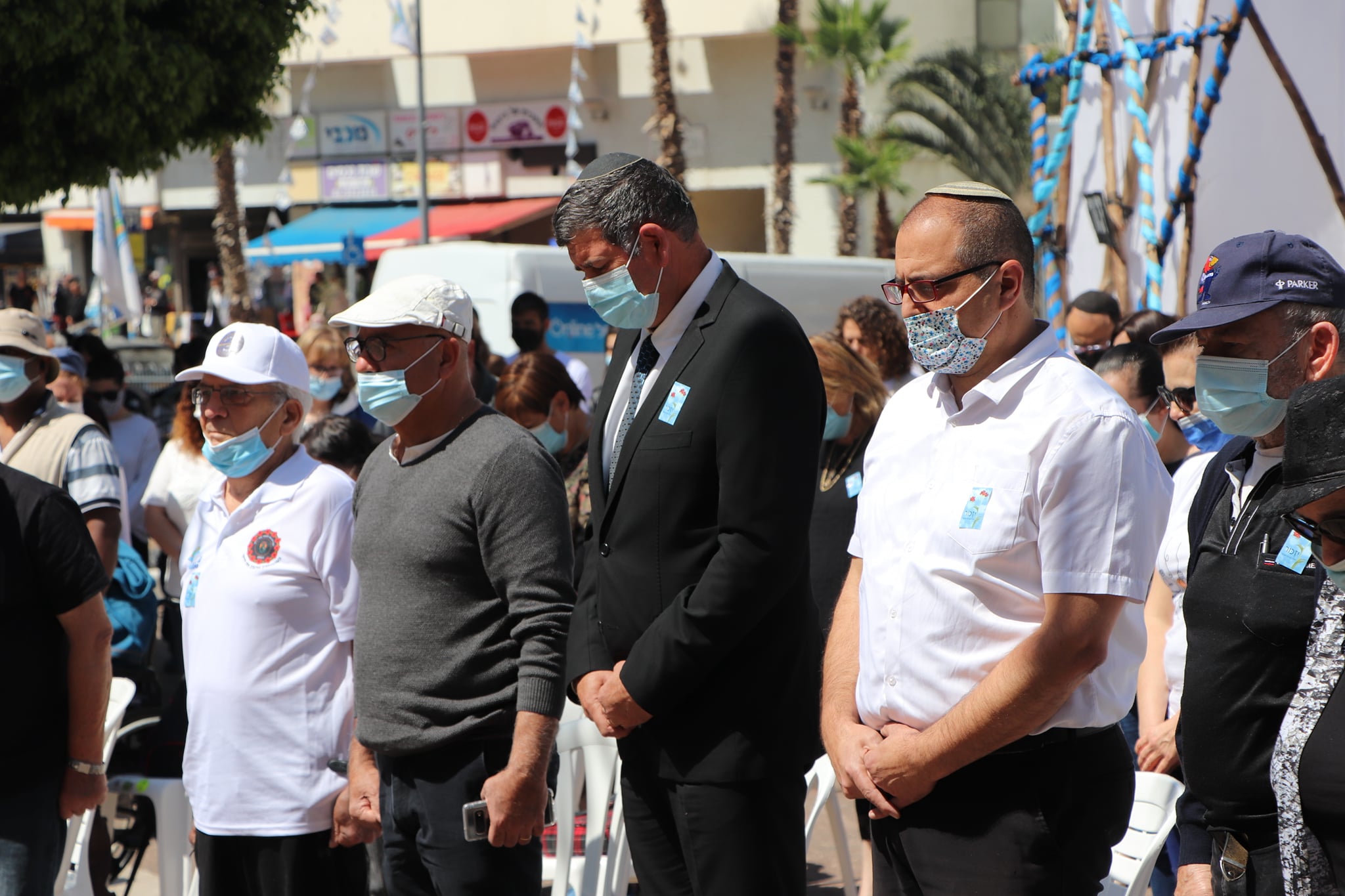 טקס יום הזיכרון ברחבת הכניסה לעירייה