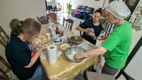 מתחברים דרך הסירים