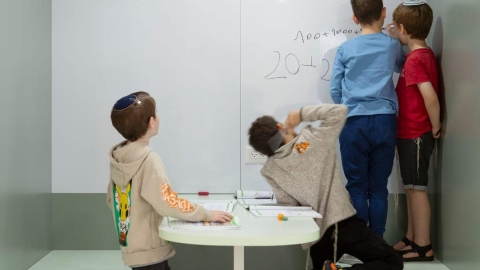 משקיעים בחינוך