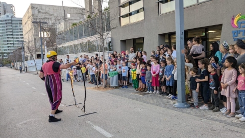 חוגגים פורים עם המשפחות המגוייסות