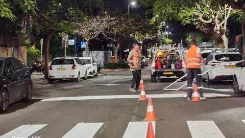 צביעת מעברי חצייה וסימוני כבישים