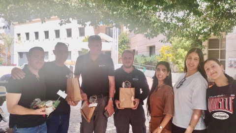 ארוחת בוקר חגיגית לעובדי תברואה ולסיירים (12).jpg