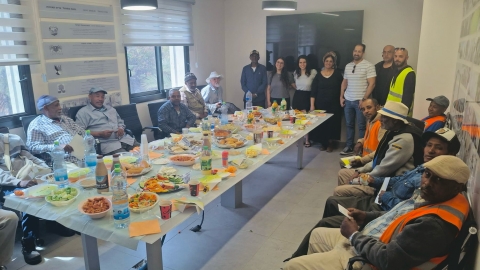 ארוחת בוקר חגיגית לעובדי תברואה ולסיירים (14).jpg