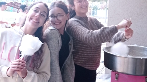 בנות האולפנא.jpg