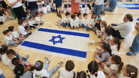 ילדי הגנים בגבעת שמואל חוגגים עצמאות 7.jpg