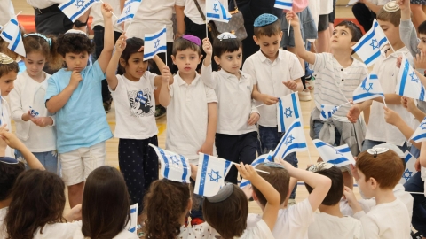 ילדי הגנים בגבעת שמואל חוגגים עצמאות 10.jpg