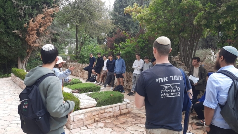 יום זהות לתלמידי כיתות י בגבעת שמואל (3).jpg