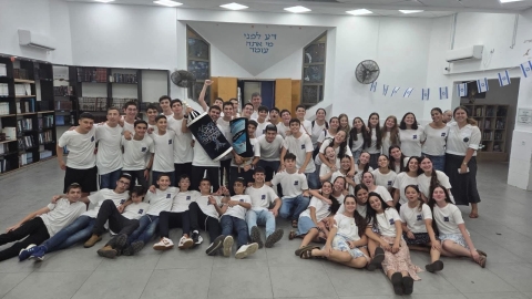 הכנסת ספר תורה לזכרם של חללי מלחמת חרבות ברזל בני גבעת שמואל 2.jpeg