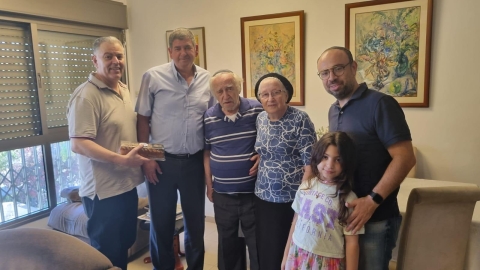 בגבעת שמואל דואגים לאזרחים הותיקים3.jpg