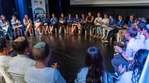 בני נוער בשיח משותף לחיבור וללכידות 3.jpg