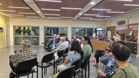 נשים מצטלמות מלחמה תיעוד מצמרר ומרגש של נשים מה-7 באוקטובר. 4.jpg