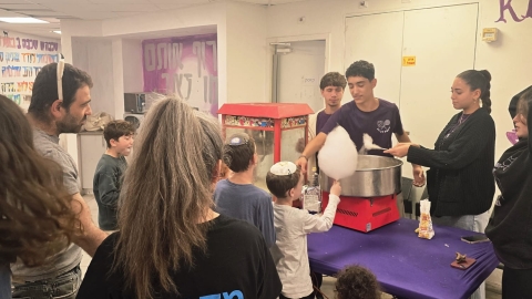 מסיבת חנוכה מיוחדת בגבעת שמואל 1.jpg