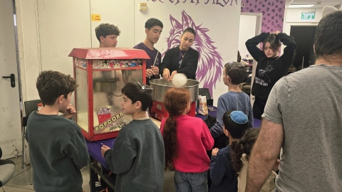 מסיבת חנוכה מיוחדת בגבעת שמואל 3.jpg