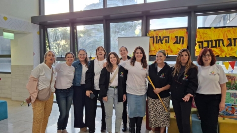 מעגל גבעת שמואל והתיכון ביריד חנוכה מרגש למען הקהילה 1.jpg