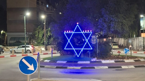 מיצגי תאורה מרהיבים ​לרגל חג החנוכה 3.jpg
