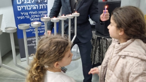 נר חמישי של אור ותקווה בבית יד לבנים 2.jpg