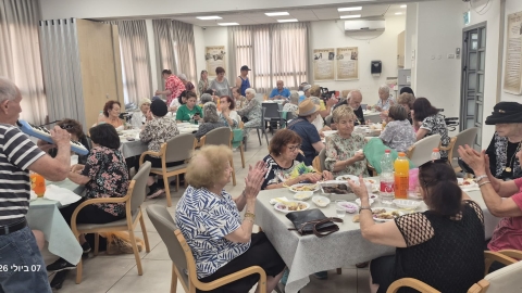 גבעת שמואל דואגת לשורדי השואה 4.jpg