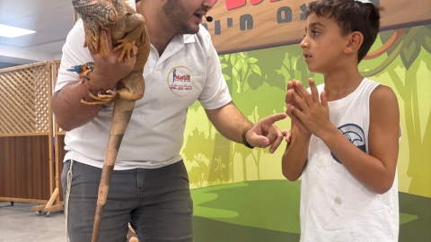 ילדי המשפחות המיוחדות במפגש עם בעלי חיים 2.jpg